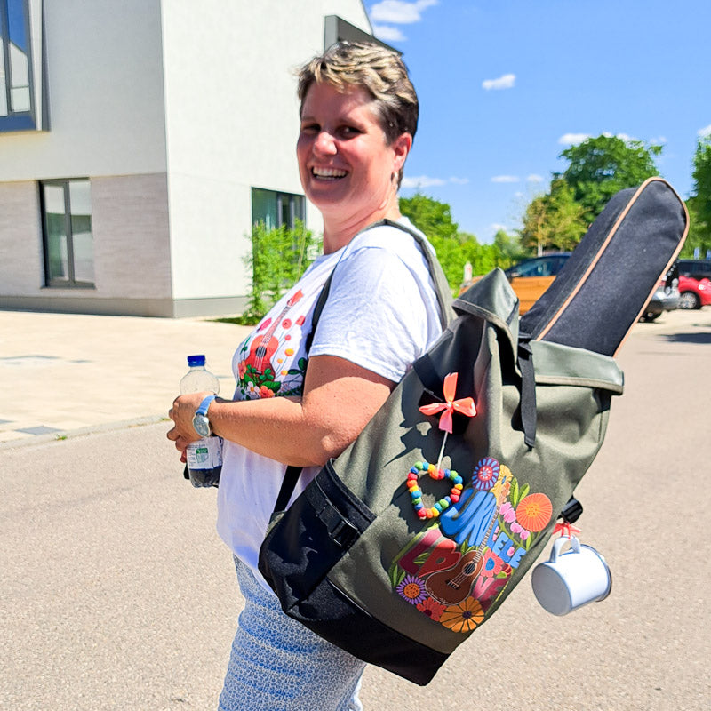 Ukulele Rolltop Rucksack "Ukulele im Blumenmeer"