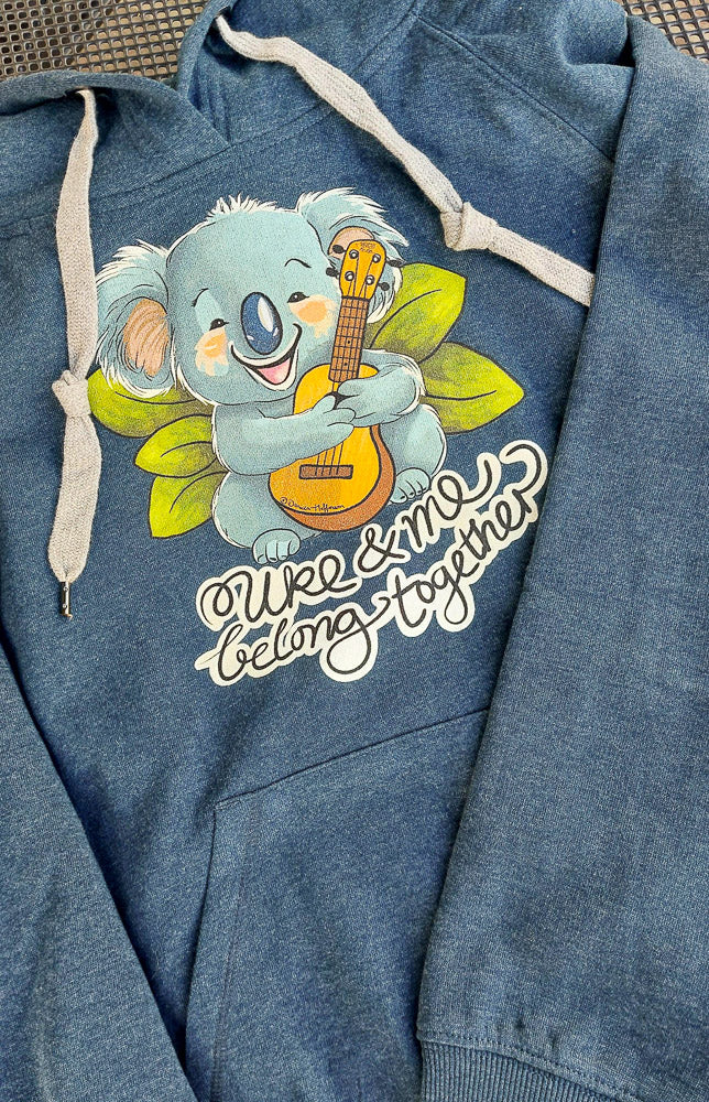 Frauen Premium Hoodie - "Uke and me belong together"