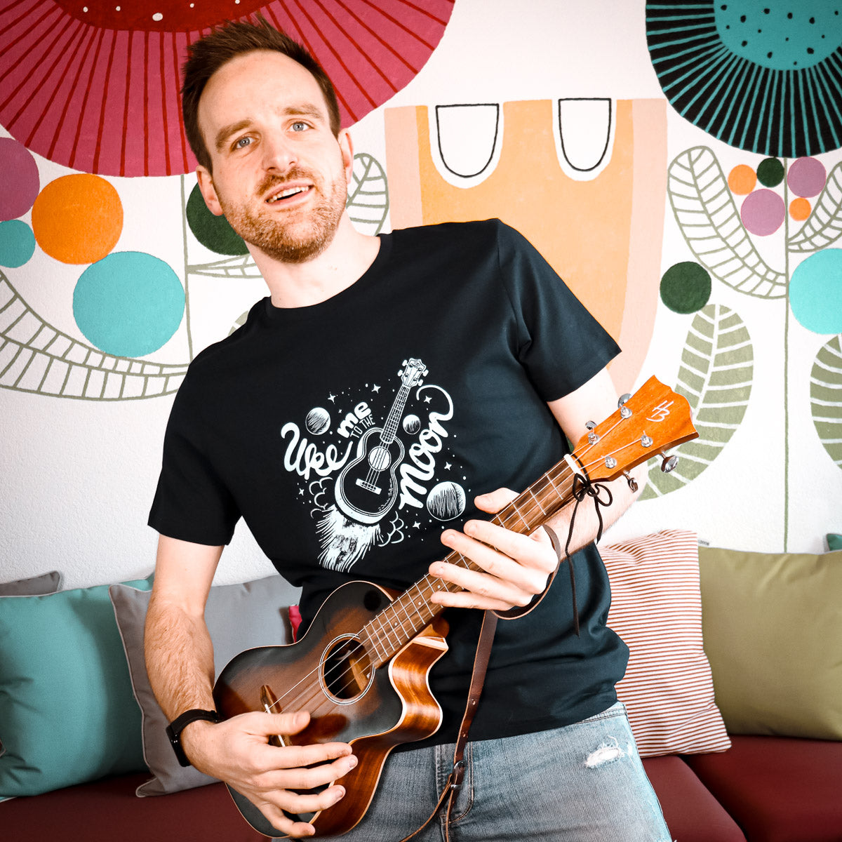Ukulele T-Shirt Unisex - "Uke me to the moon"