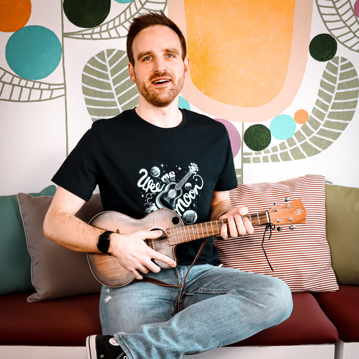 Ukulele T-Shirt Unisex - "Uke me to the moon"