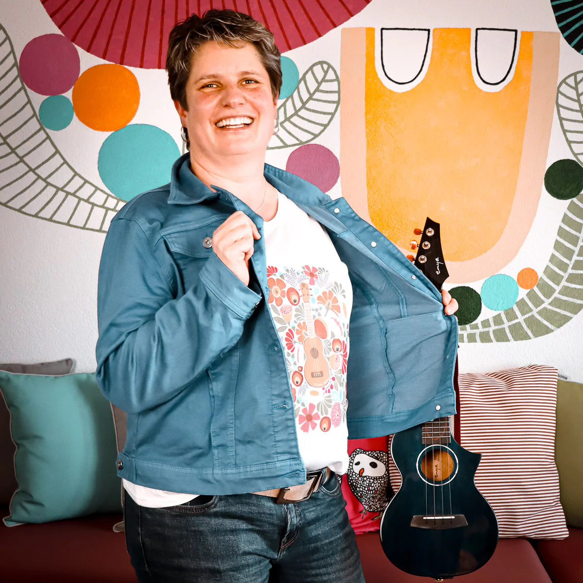 Damen Premium T-Shirt - Ukulele im Blumenmeer