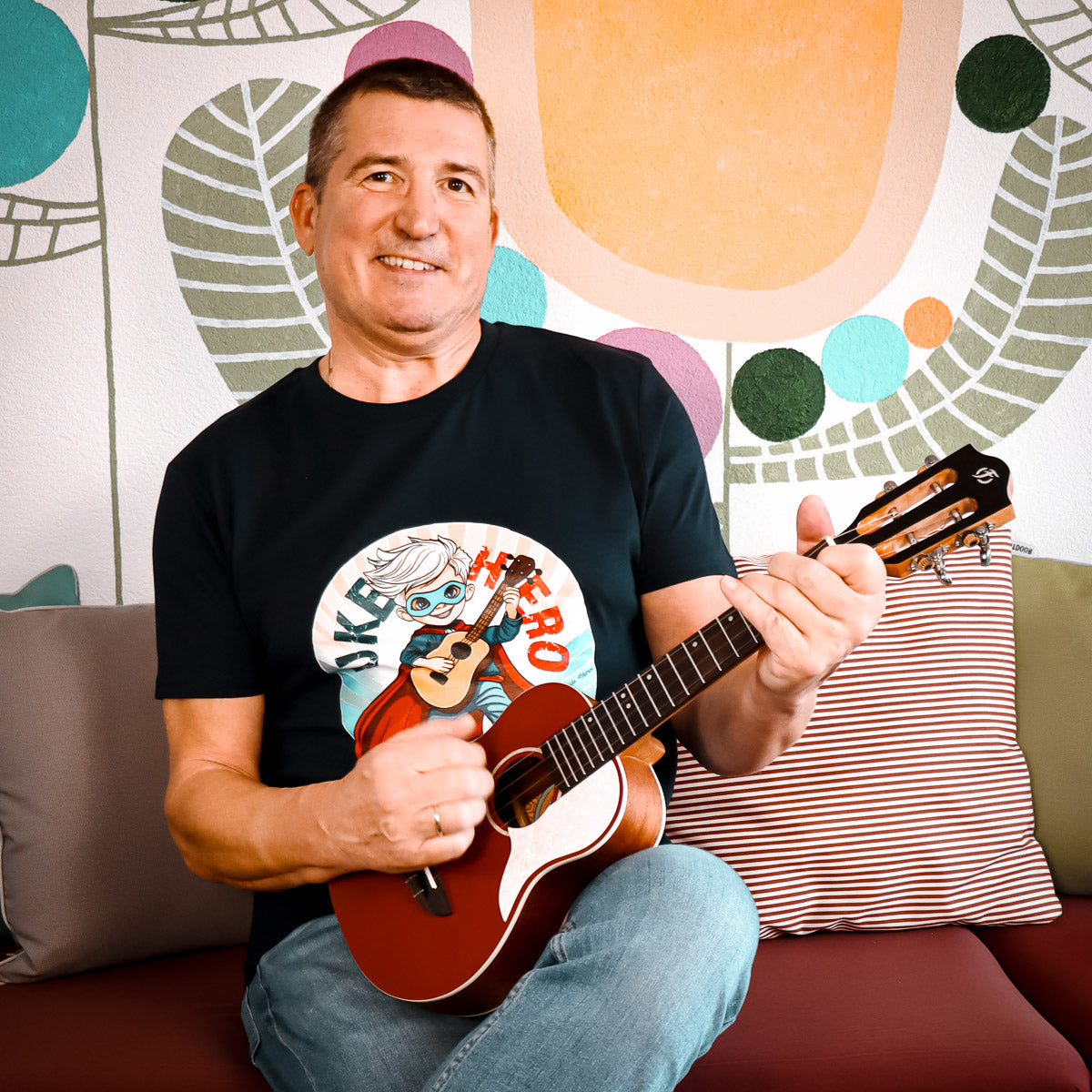 Ukulele T-Shirt Unisex - "UKE-Hero"