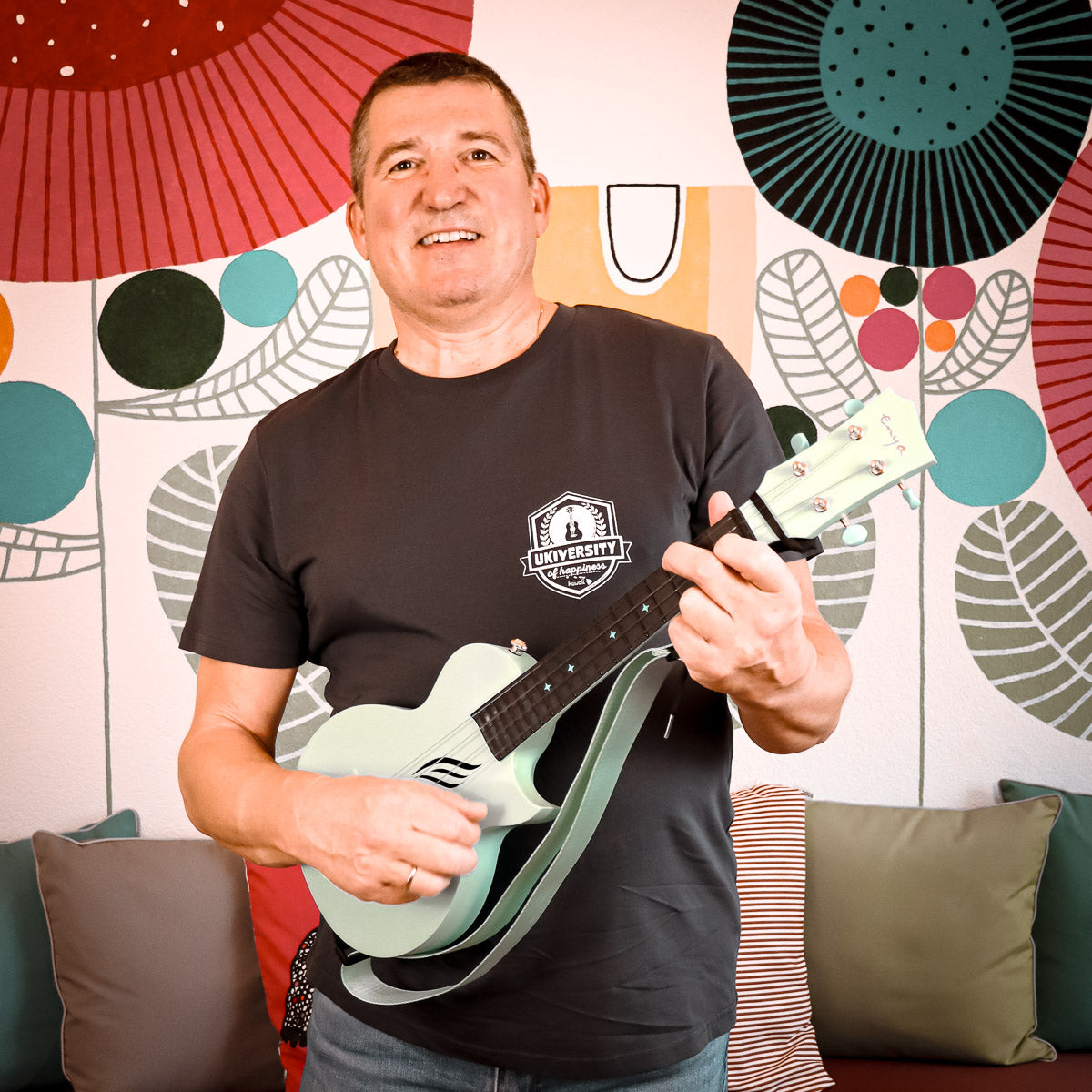 Ukulele T-Shirt Unisex - "Ukiversity of happiness"