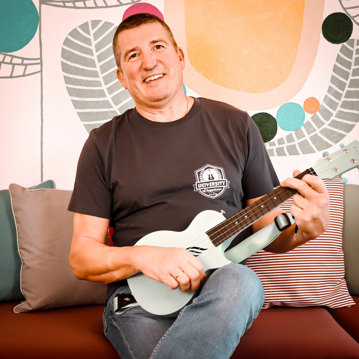 Ukulele T-Shirt Unisex - "Ukiversity of happiness"