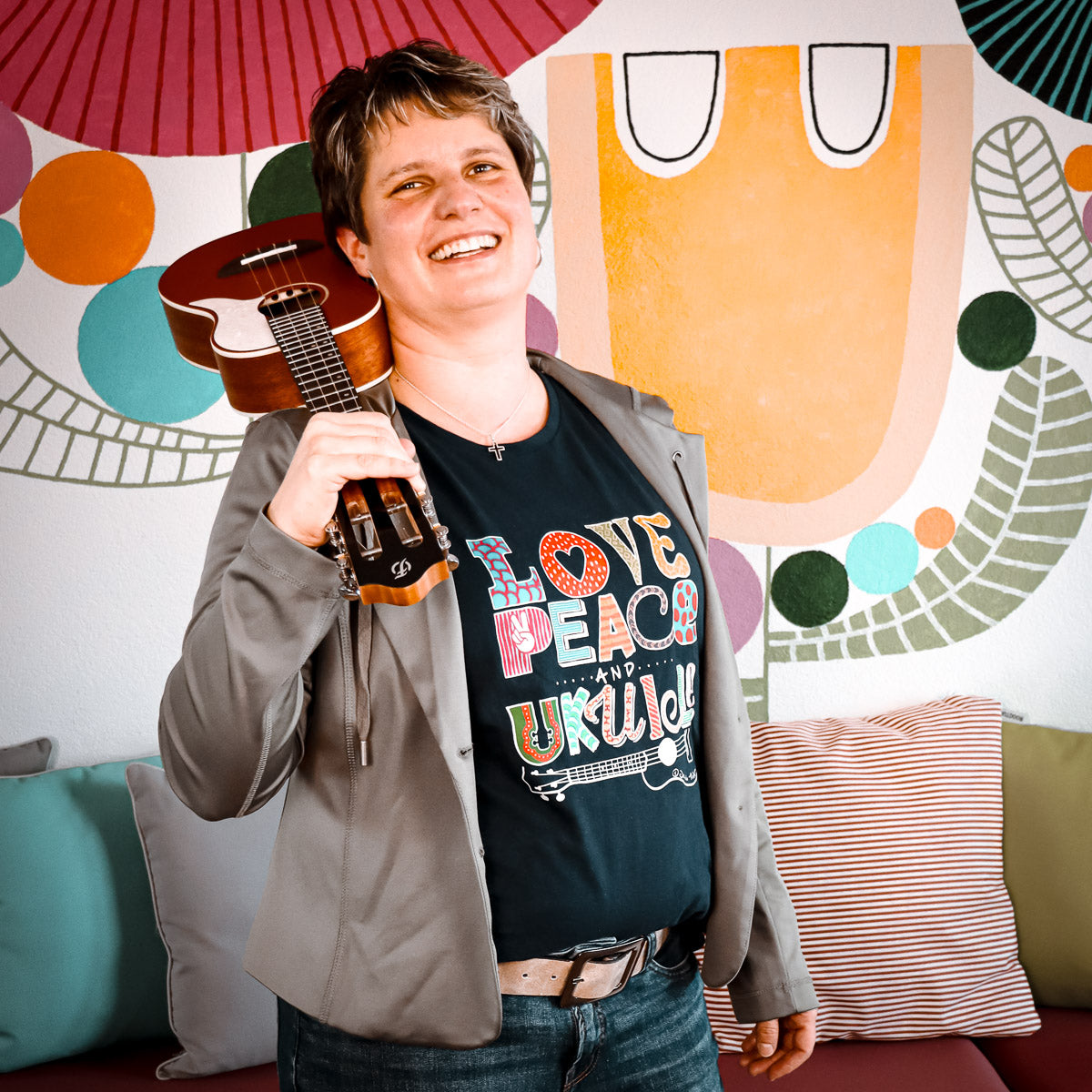 Ukulele Damen T-Shirt - "Love, Peace & Ukulele"