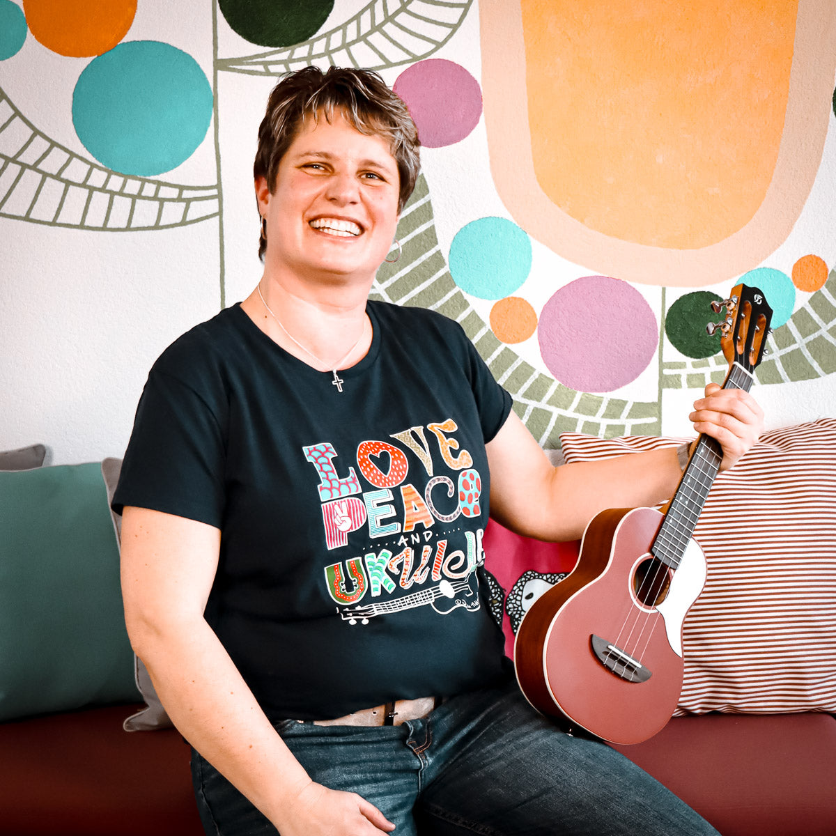 Ukulele Damen T-Shirt - "Love, Peace & Ukulele"