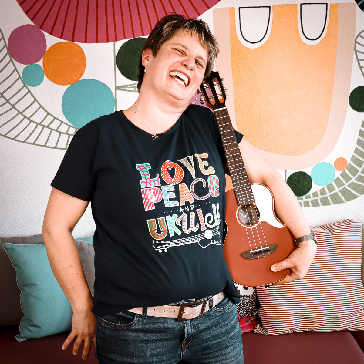 Ukulele Damen T-Shirt - "Love, Peace & Ukulele"