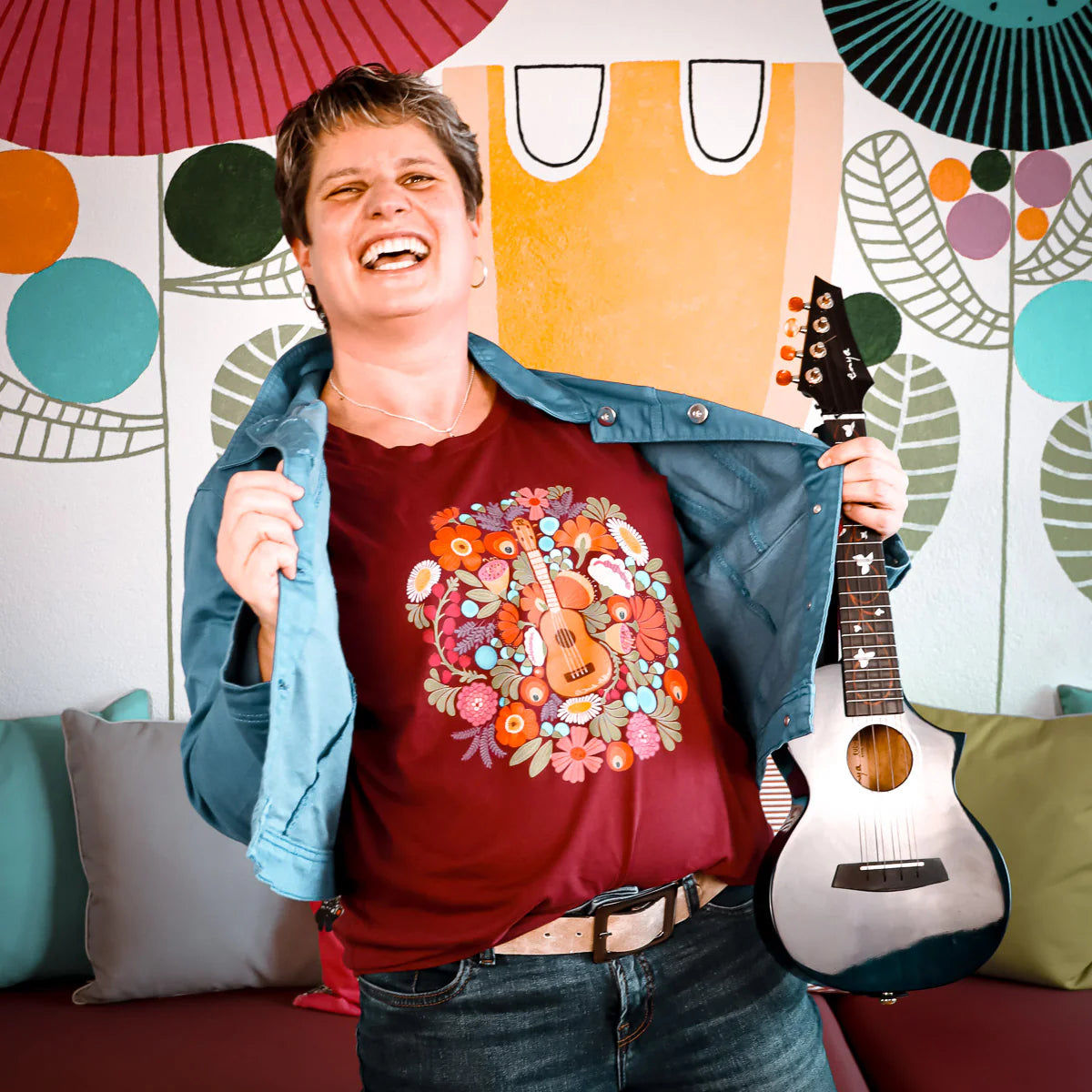 Damen Premium T-Shirt - Ukulele im Blumenmeer