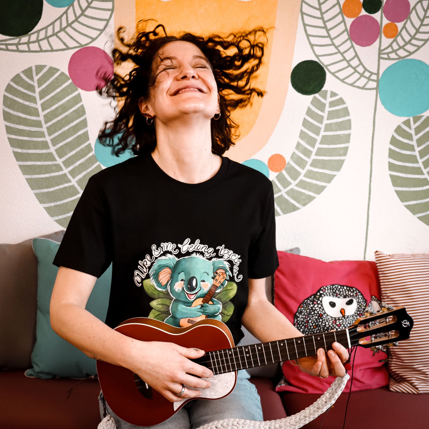 Ukulele T-Shirt Unisex - "Uke & me belong together"