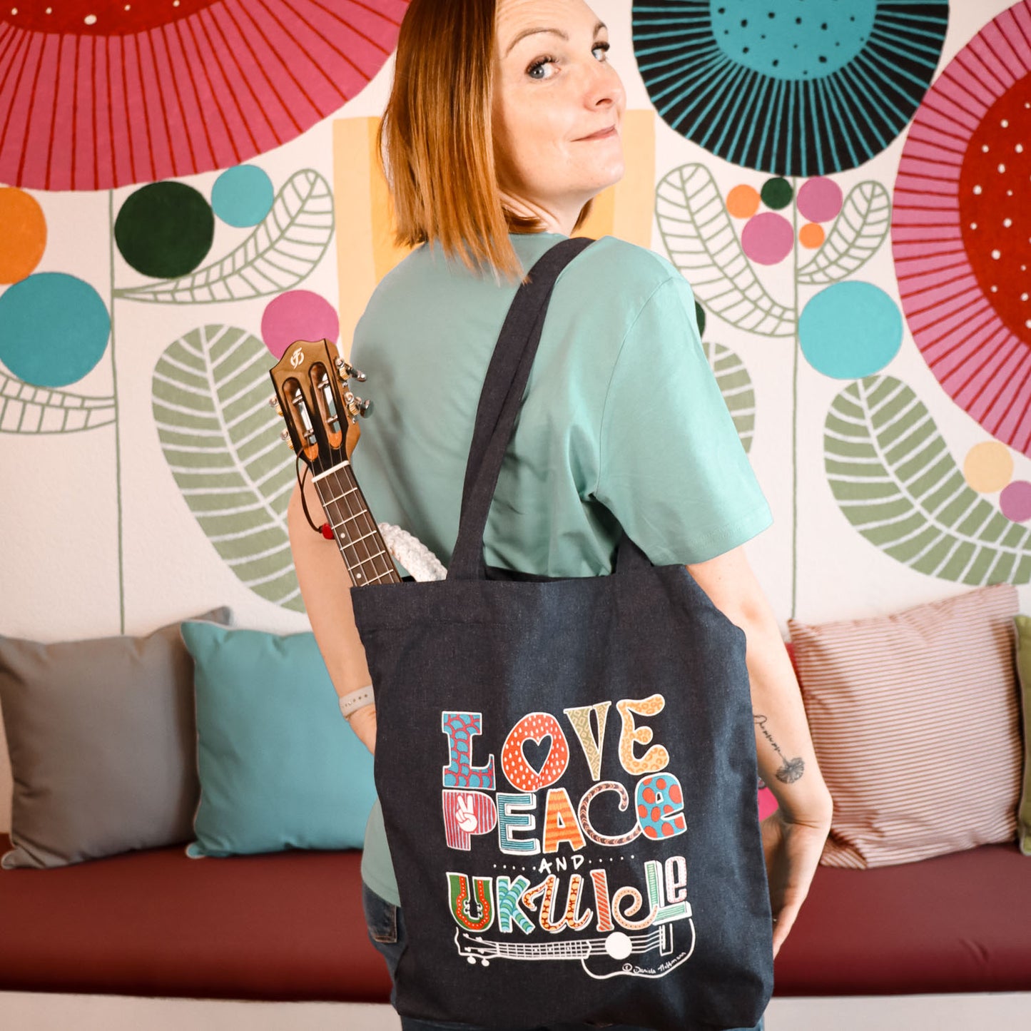 Baumwoll-Stoffbeutel mit "Love, Peace & Ukulele"-Design