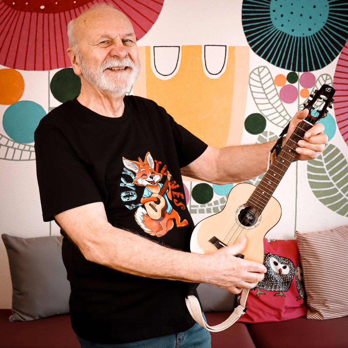 Ukulele T-Shirt Unisex - "Foxy Tunes"