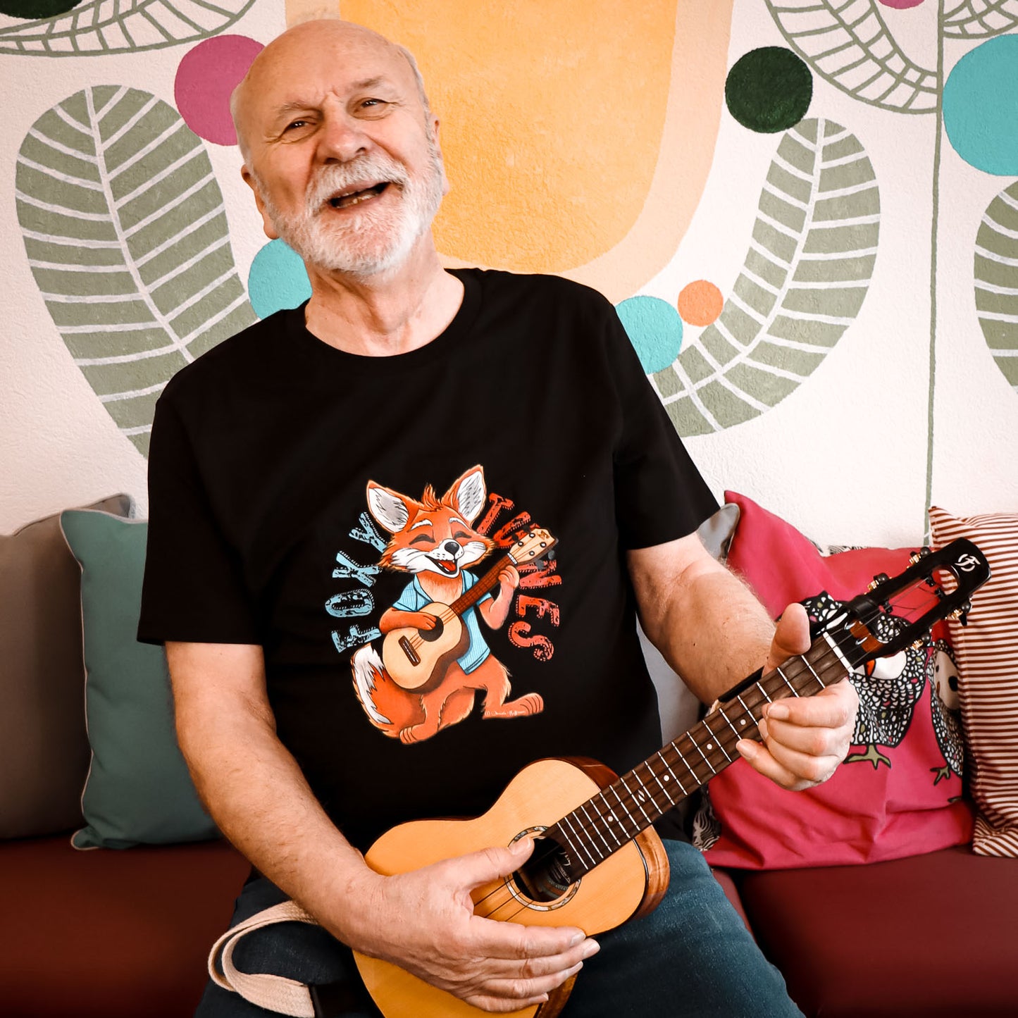 Ukulele T-Shirt Unisex - "Foxy Tunes"