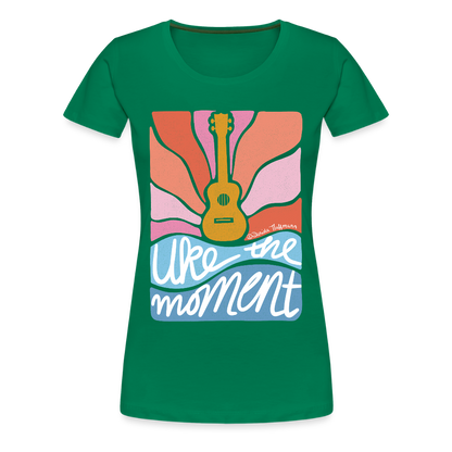 Damen Premium T-Shirt - "Uke the moment" - Kelly Green