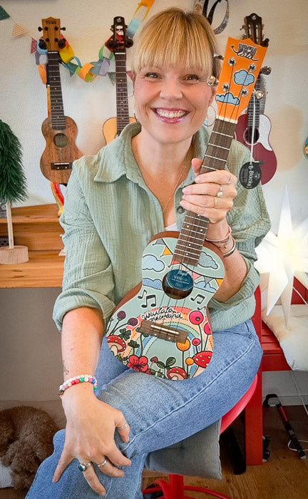 "UKUlala Wonderland" Konzert-Ukulele aus der Art Serie von Flight